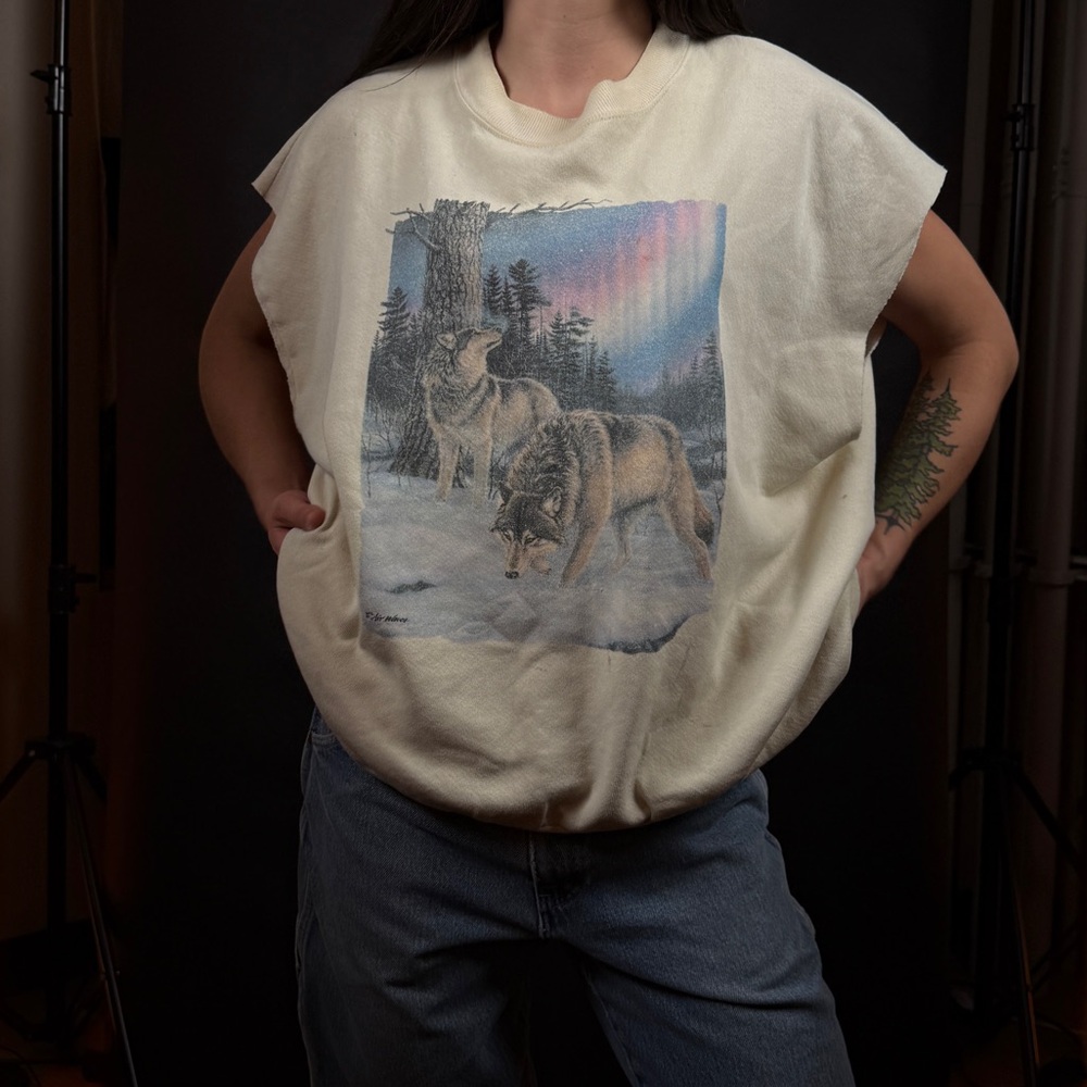 Vintage Lee sleeve-less crewneck with Wolves